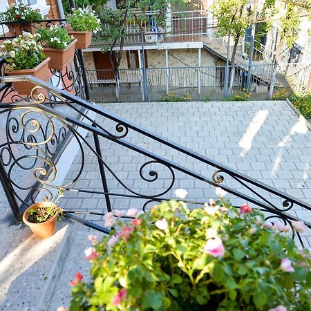 Отель Гостевой дом Мизандари Кутаиси Экстерьер фото